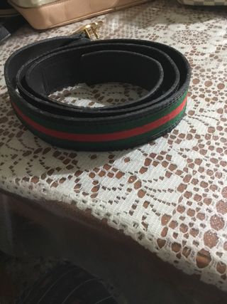 Cintura Gucci con logo GG dorata