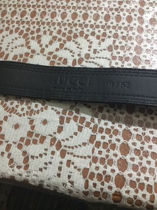 Cintura Gucci con logo GG dorata