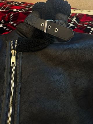 Chaqueta Zara Borrego Negra
