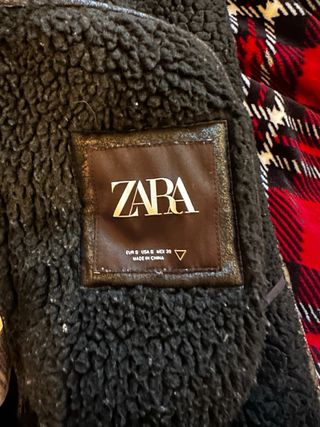Chaqueta Zara Borrego Negra