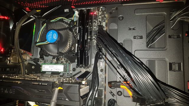 PC Gaming Corsair Spec-Alpha con TV y perifericos