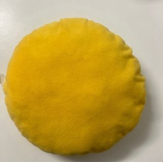 Cojín emoji cara corazones