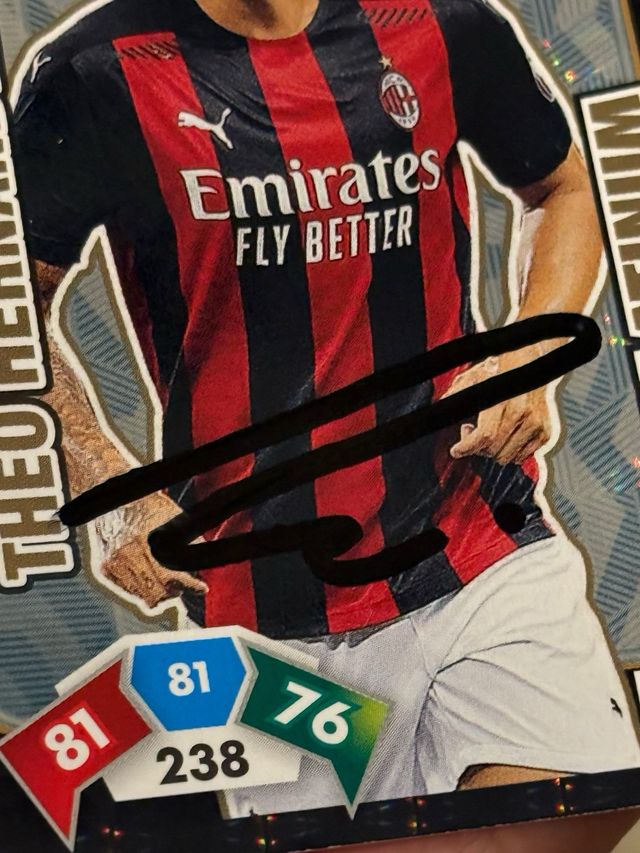 Card Autografata Theo Hernandez Platinum