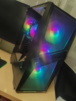 PC Gaming MSI con RGB