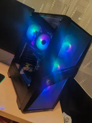 PC Gaming MSI con RGB