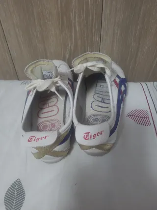 Tenis Onitsuka Tiger Blancos y Azules