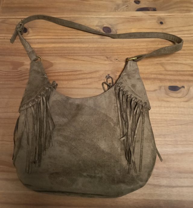 Bolso caqui con flecos