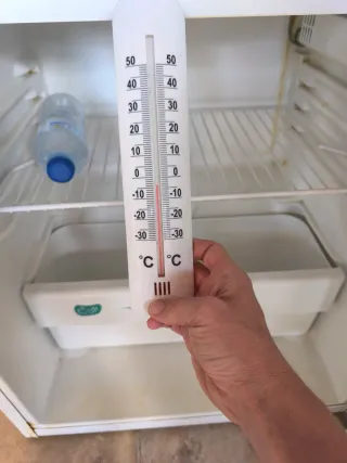 Frigorífico Aspes pequeño bajo encimera