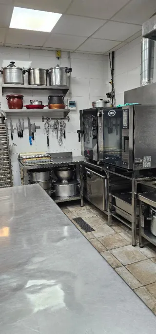 Traspaso casa de comidas en pleno funcionamiento