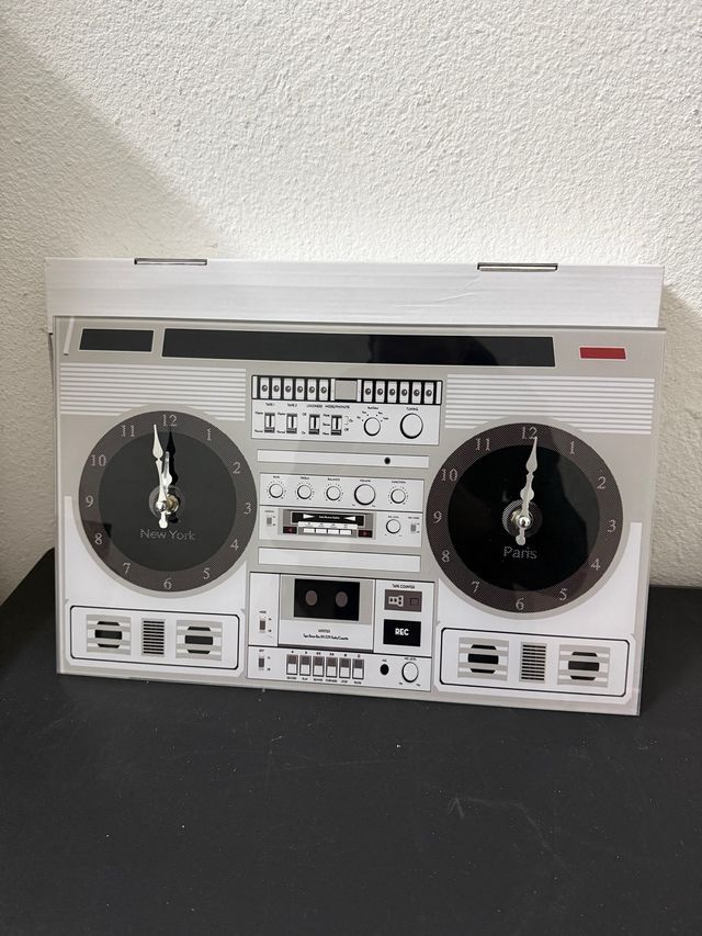 Orologio stile stereo in vetro