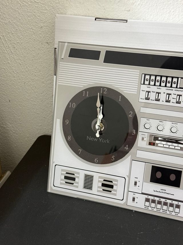 Orologio stile stereo in vetro