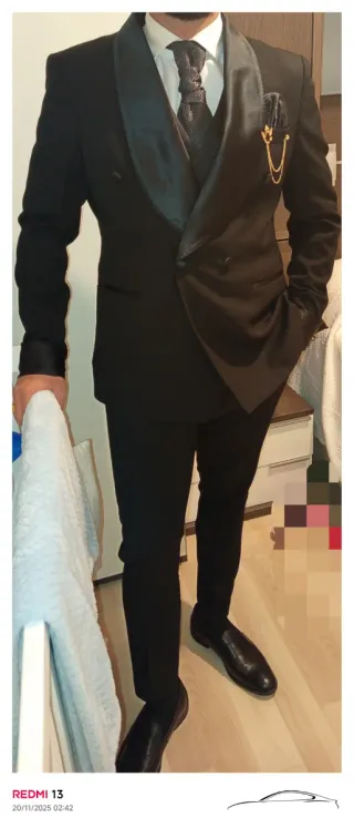 Traje de hombre negro esmoquin