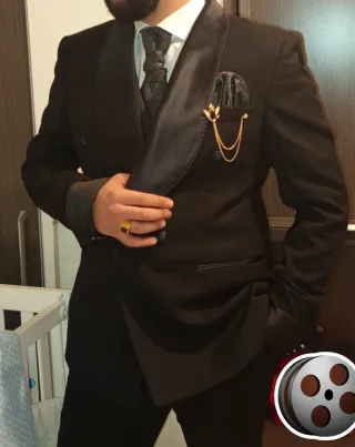 Traje de hombre negro esmoquin