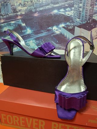 Sandalias moradas vestir tacón talla 38