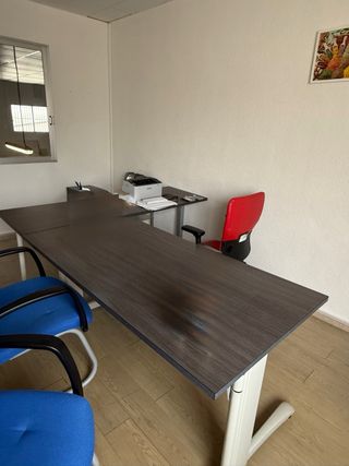 Armario 2 puertas madera y metal, mesa despacho