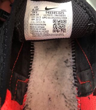 Nike Air Max 270 Negro y Rojo