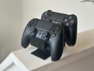 Soporte Mandos PS5 Negro blanco