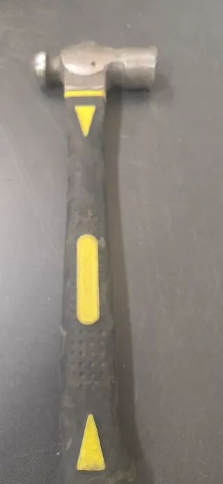 Martillo de bola con mango de goma