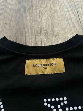 Camiseta Louis Vuitton con Logo de Pedrería