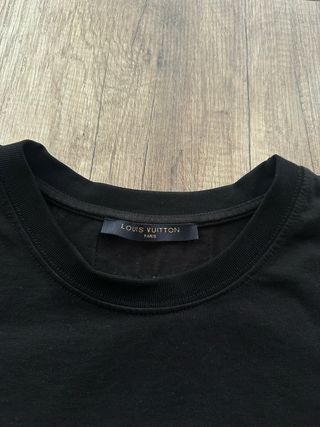 Camiseta Louis Vuitton con Logo de Pedrería
