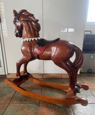 Caballito balancín madera artesanal
