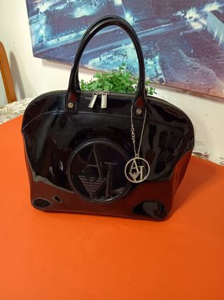 Bolso Armani Jeans charol negro