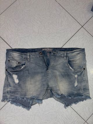 Pantaloncini jeans strappati