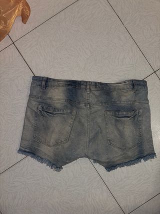 Pantaloncini jeans strappati