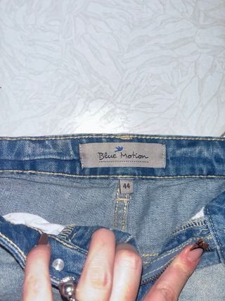 Pantaloncini jeans strappati