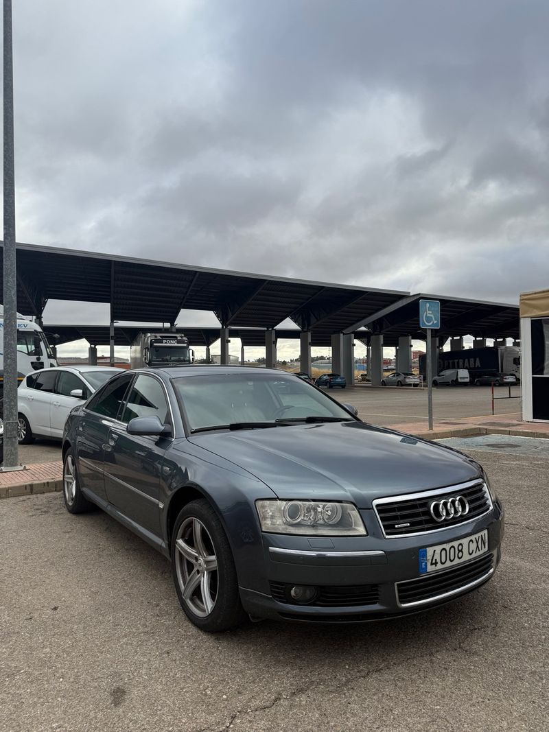 Audi A8 2004 - foto 1