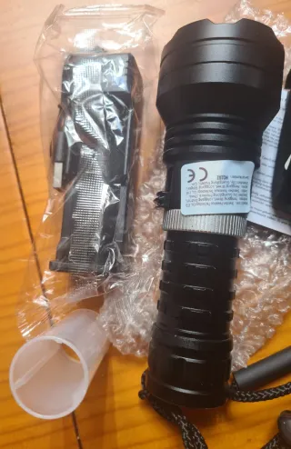 LOTE DE BUCEO 3322 LINTERNA RELOJ Y GUANTE TÁCTICO