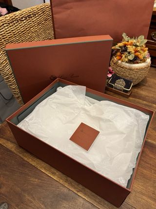 Caja Loro Piana