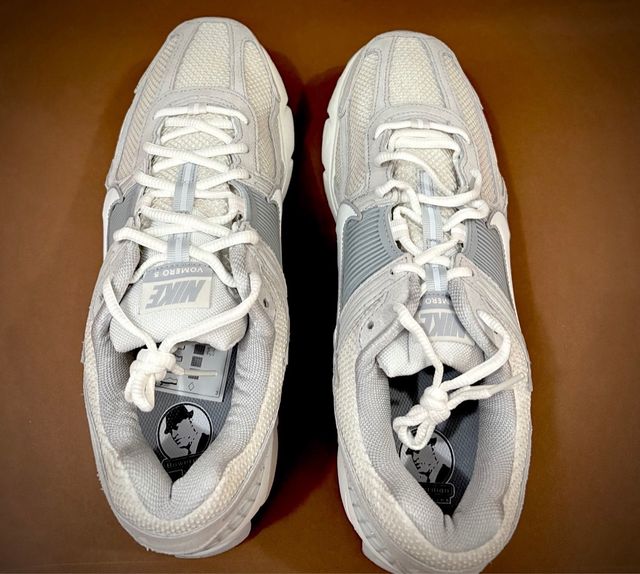 Nike Vomero 5 Gris y Blanco