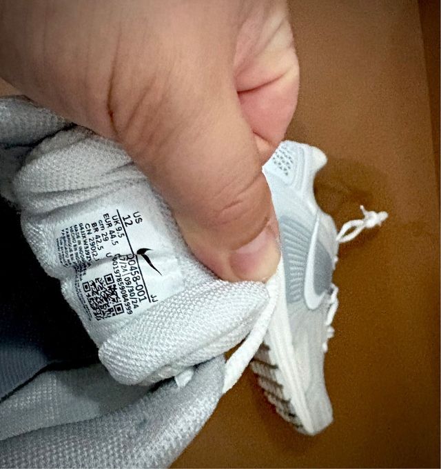 Nike Vomero 5 Gris y Blanco