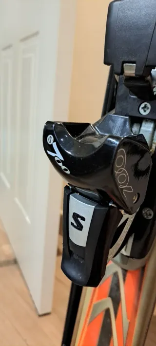 Esquís Salomon con fijaciones