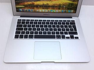 portatil apple apple macbook air core i5 1.8 13 (2017) (a1466)