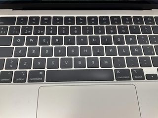 portatil apple apple macbook air m2 8-core 3.4 13 (8gpu) (2022) (a2681)