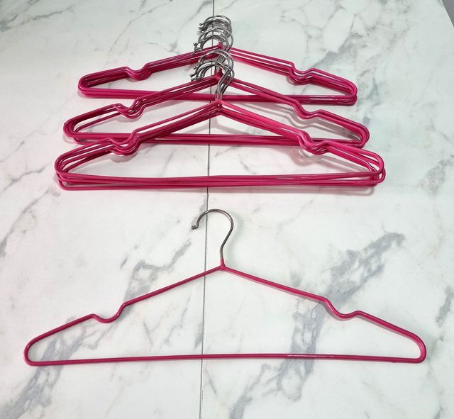 17 Perchas Antideslizantes - Rosa Oscuro