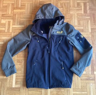 Chaqueta Jack Wolfskin con capucha
