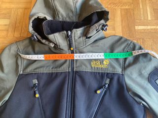Chaqueta Jack Wolfskin con capucha