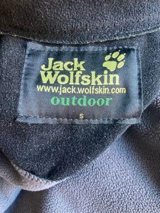 Chaqueta Jack Wolfskin con capucha