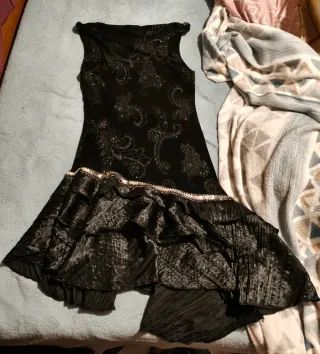 Vestido de fiesta con volantes