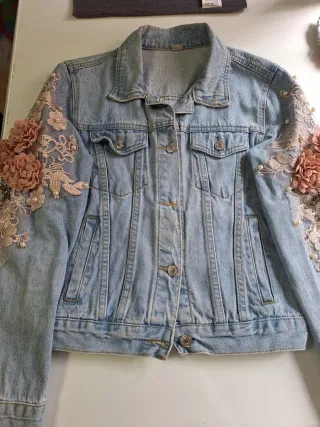 Cazadora vaquera diseño floral