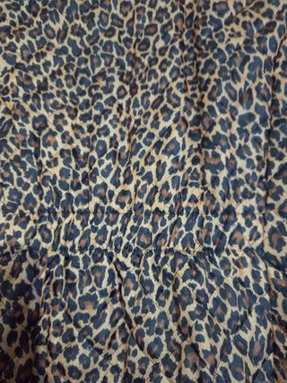 Chaleco estampado leopardo entallado en cintura