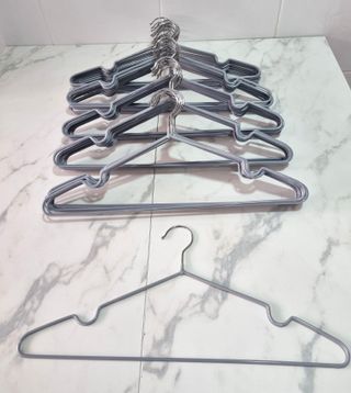 51 Perchas Antideslizantes - Gris