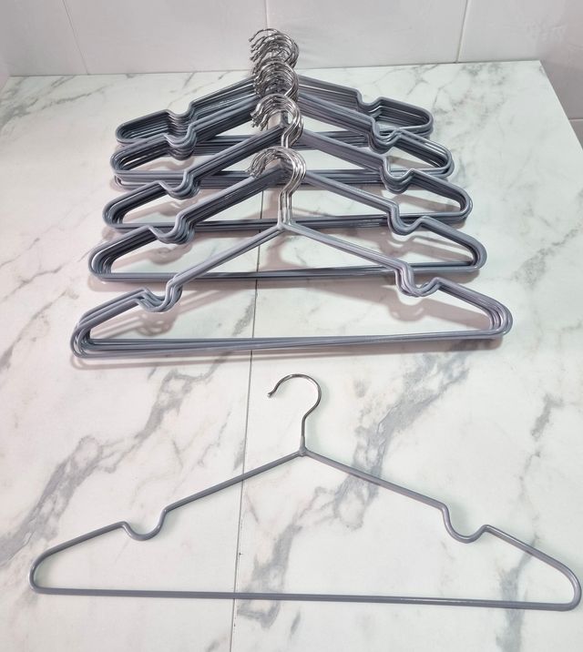 51 Perchas Antideslizantes - Gris