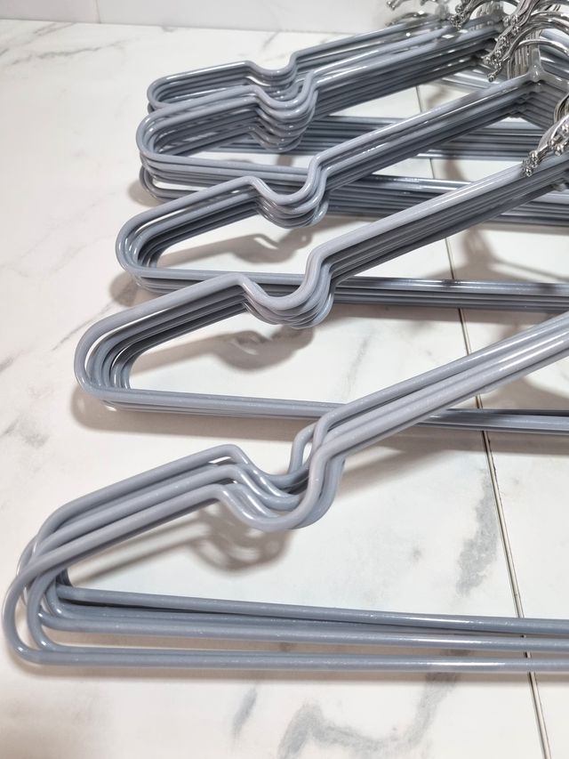 51 Perchas Antideslizantes - Gris