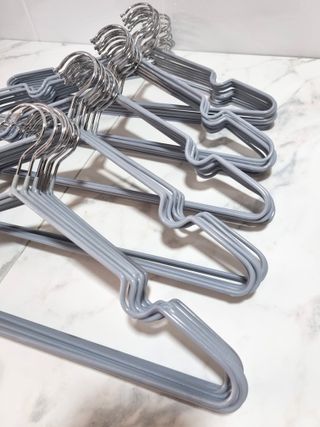 51 Perchas Antideslizantes - Gris