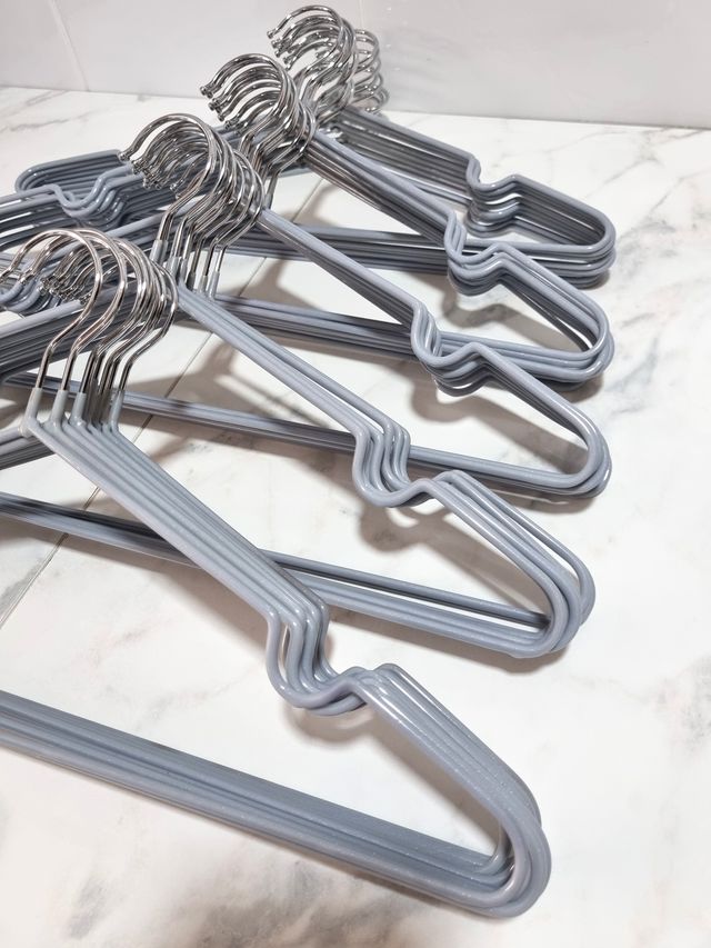 51 Perchas Antideslizantes - Gris