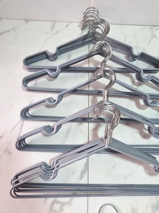 51 Perchas Antideslizantes - Gris